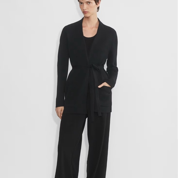 Aritzia Ty Short Cardigan (black - S) - Picture 1 of 7